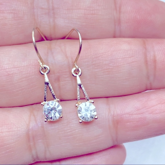 ❣️$25/3❣️ Sparkling Little Triangle Simulated Diamond Earrings - Picture 3 of 8
